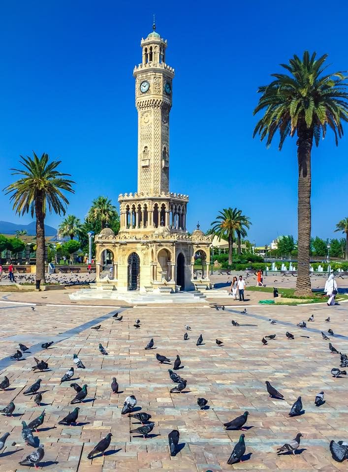 Konak Meydanı ve Saat Kulesi